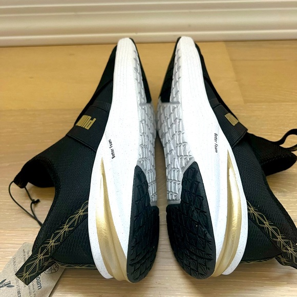 NWOT PUMA comfort sock-liner step-in. Low boot, Foam midsole, Rubber outsole. - Picture 2 of 4